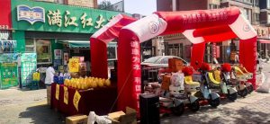 满江红医药30周年庆：门店里的热闹与温情